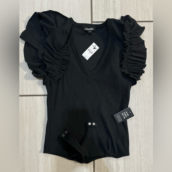 EXPRESS Ribbed V-Neck Ruffle Sleeve Bodysuit Black NWT - Picture 4 of 4